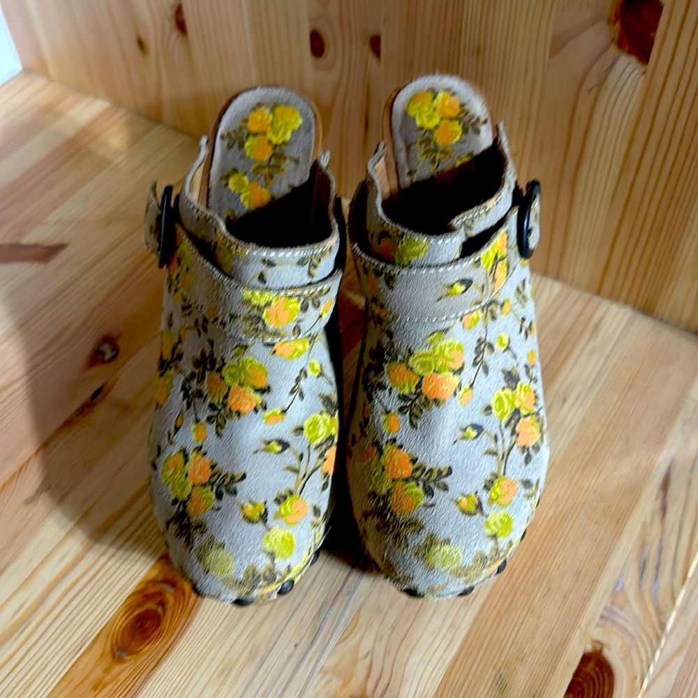 Jeffrey Campbell wooden clogs - Picture 2 of 4